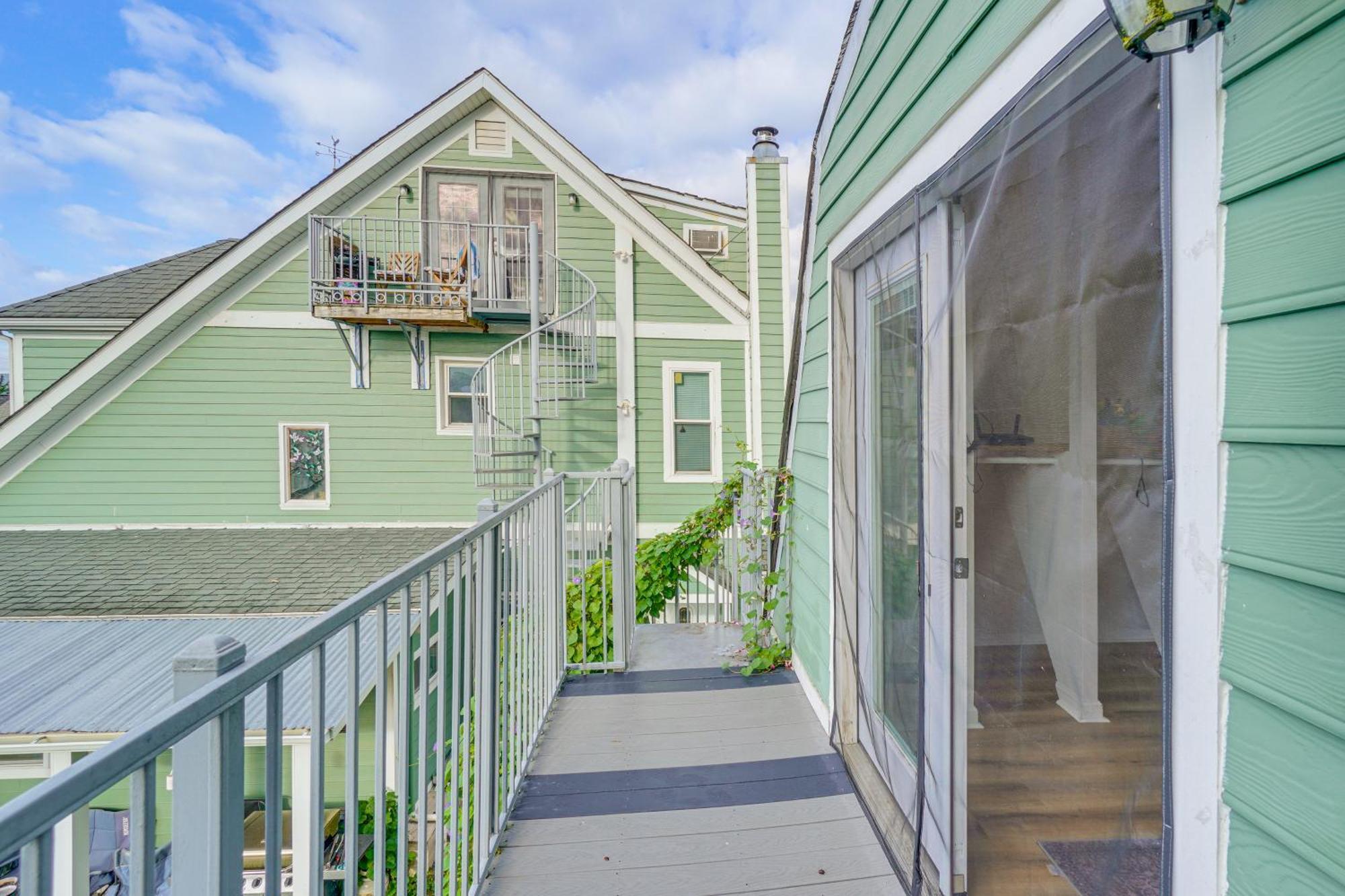 Epic Brunswick Apartment, Deck With Private Hot Tub! Exterior foto