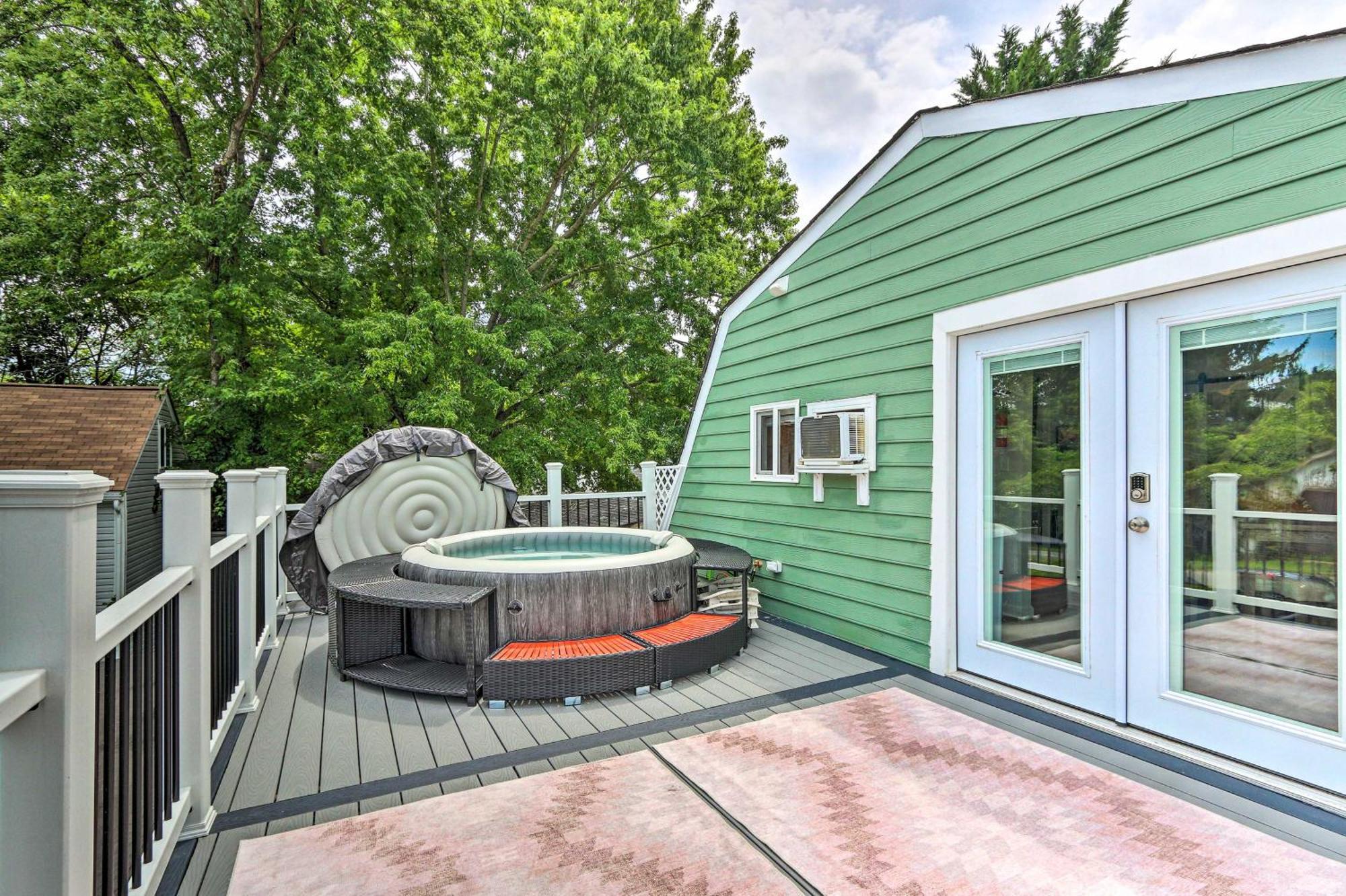 Epic Brunswick Apartment, Deck With Private Hot Tub! Exterior foto